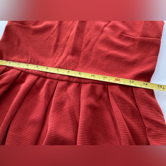 5/25$ ✨ Skater Dress - Picture 4 of 5